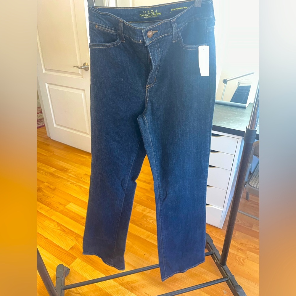 NYDJ NWT. Boot cut size 4.